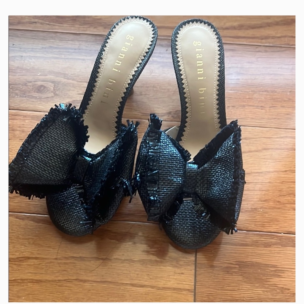 Gianni Bini Black Open-Toe Bow Kitten Heel Mules
